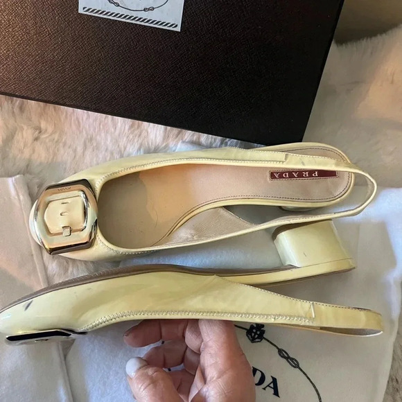 Vintage Prada Sling back Cream Patent Leather shoes… - Picture 9 of 17